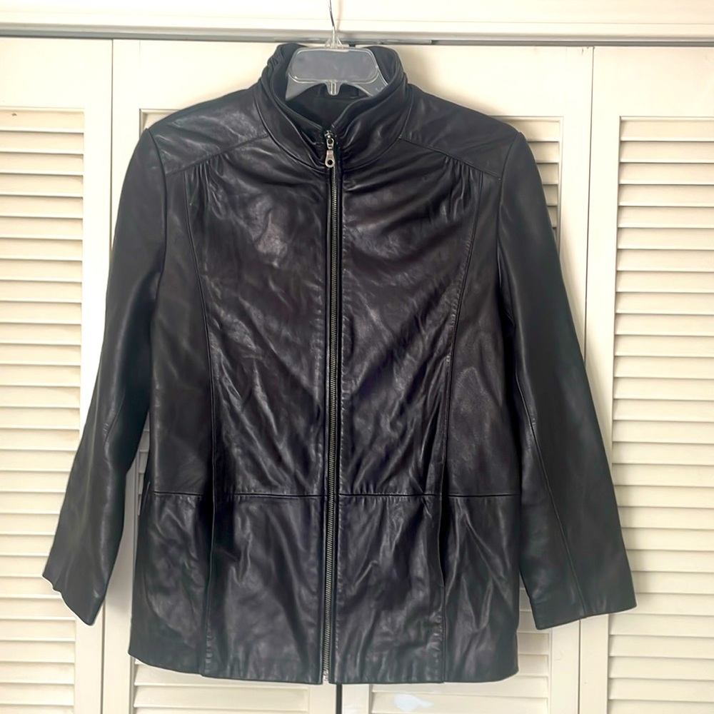 Tiboa women’s leather jacket black Sz M below waist feminine ruching details